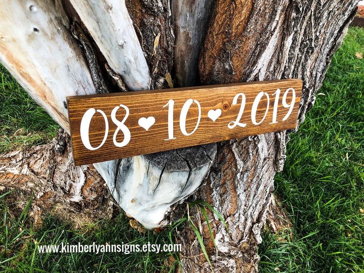 Save the date wood sign / Small engagement date sign / Personalized wedding date sign / Date sign with hearts / Engagement photo sign