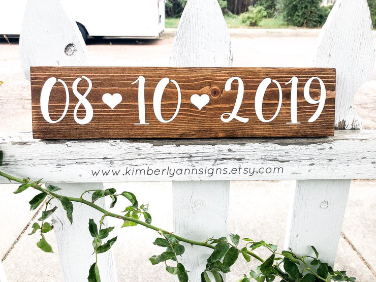 Save the date wood sign / Small engagement date sign / Personalized wedding date sign / Date sign with hearts / Engagement photo sign