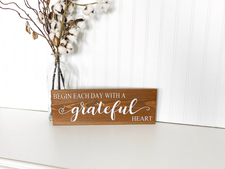 Grateful heart wood sign / Begin each day with a grateful heart / Inspirational wood sign / Inspirational quote sign / Grateful heart sign