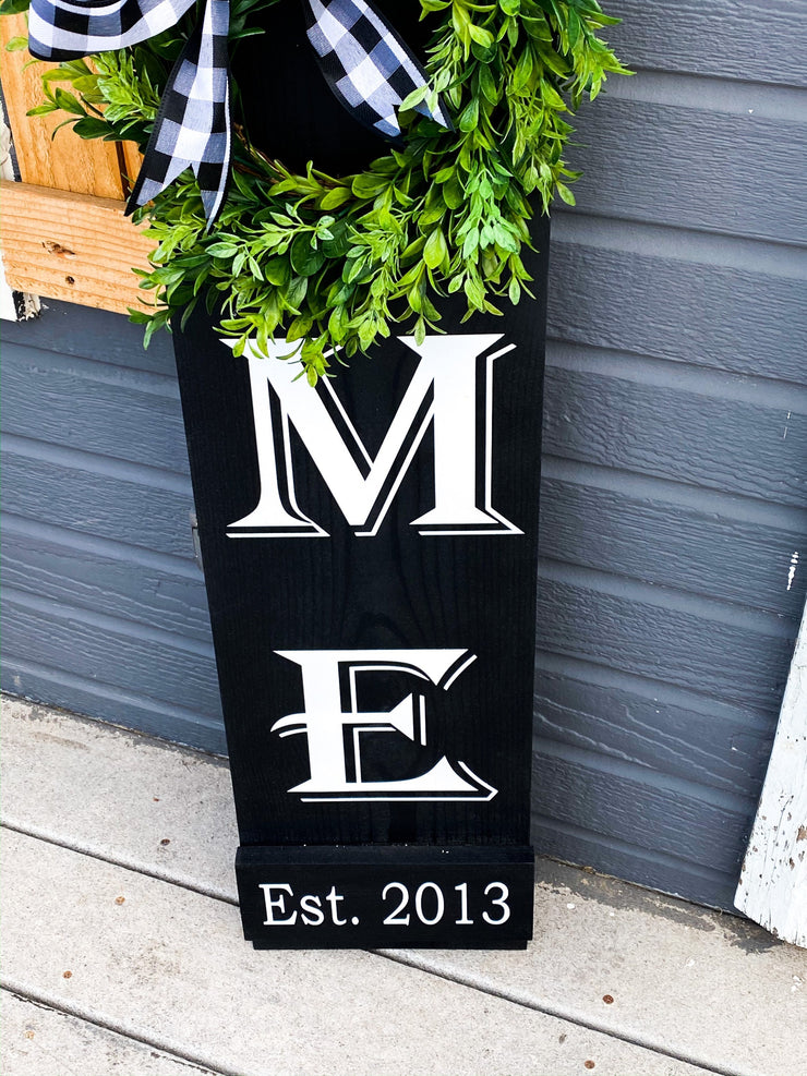 Home sign with wreath / Last name home sign / Personalized home sign / Front door sign / Welcome to our home sign / Custom wreath door sign