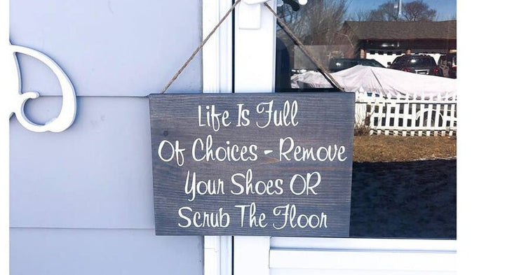 Entry way outdoor sign / Remove your shoes or scrub the floor sign / Front door sign / No shoes in house sign / Hanging outdoor remove shoes