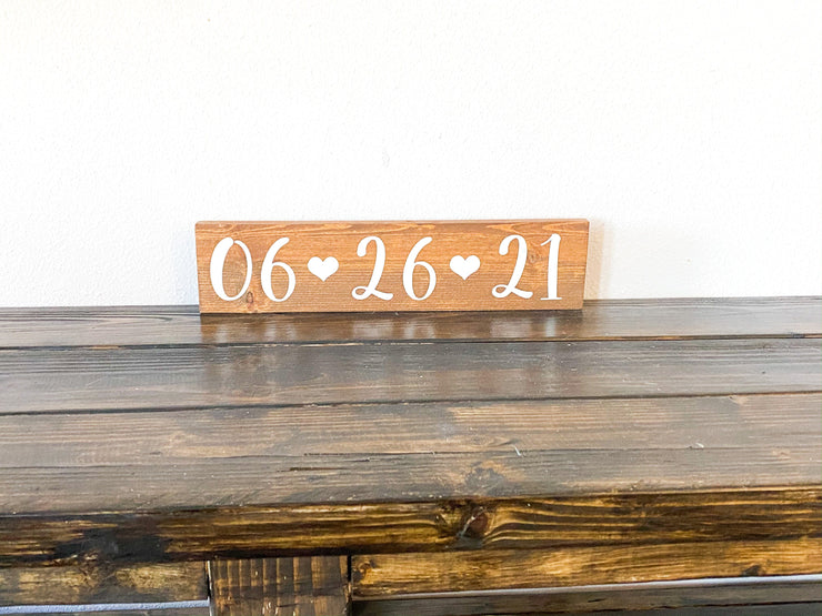 Save the date wood sign / Small engagement date sign / Personalized wedding date sign / Date sign with hearts / Engagement photo sign