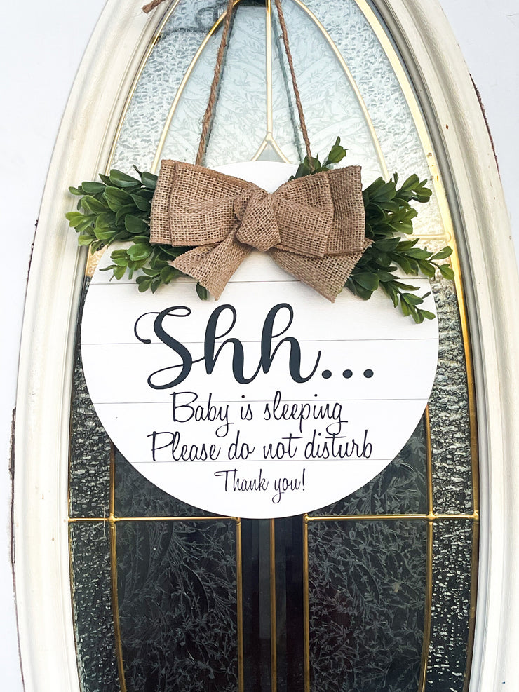 Shh baby is sleeping / Please do not disturb / Round baby sleeping sign / Wood circle door sign shh baby is sleeping / Do not knock sign