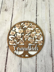 Grandkids family tree name sign / Grandchildren tree with engraved hearts / Mother’s Day gift / Nana / Mimi / Grandma, Grandpa gift